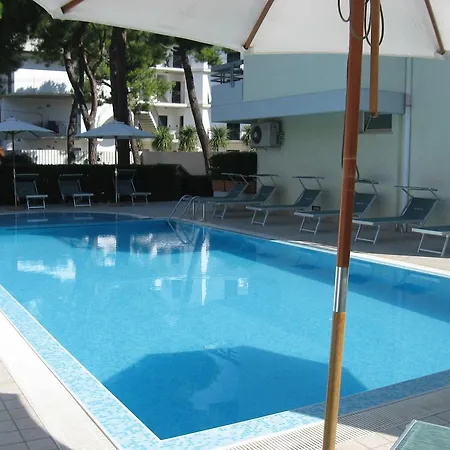 מלון דירות Dolce 4*