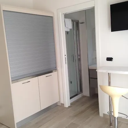 מלון דירות Dolce 4*