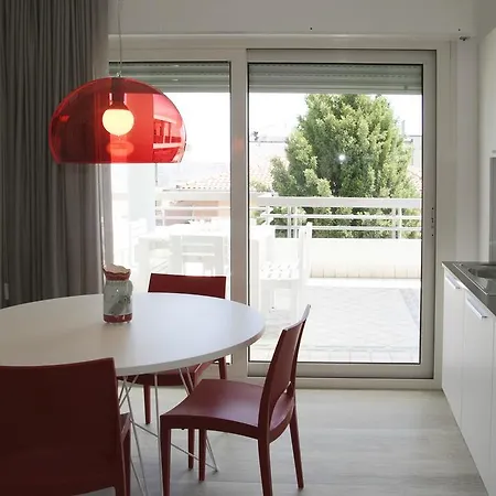 מלון דירות Dolce 4*